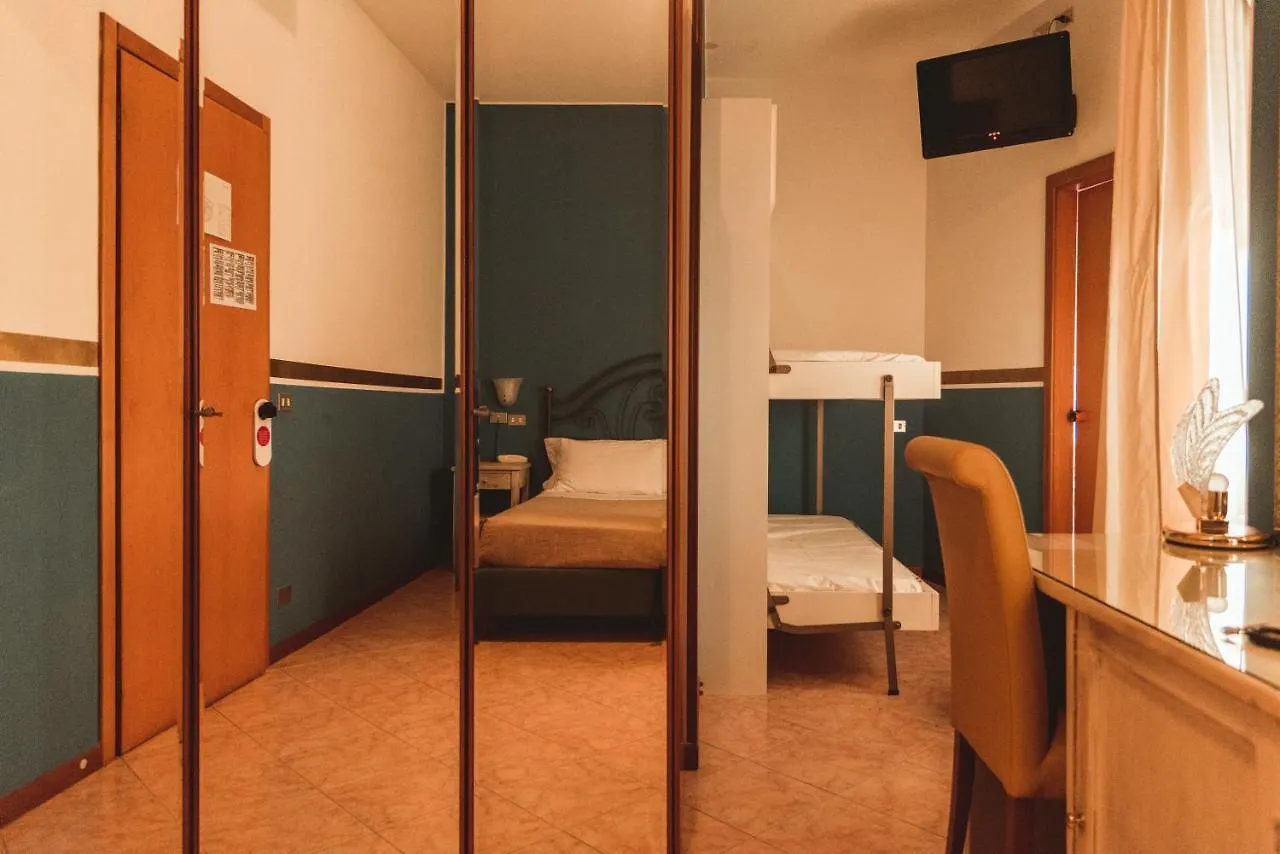 Hotel Benacus Lazise 3*,  Italy